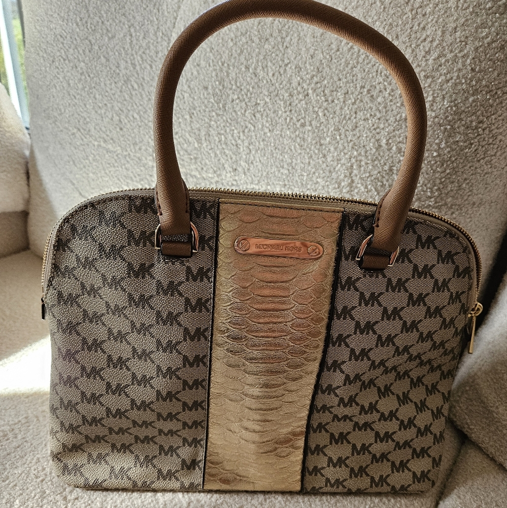 Michael Kors Center Stripe Cindy LG Dome Satchel